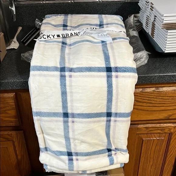 Lucky Brand Sherpa Plaid Cozy Plush Blanket Microfiber Throw for Luxurious - Picture 2 of 7